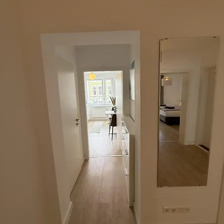 Apartamento 2 Zimmer, Zentral, Ruhig, Balkon, Hochwertig Eingerichtet *