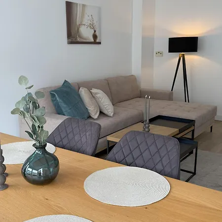 2 Zimmer, Zentral, Ruhig, Balkon, Hochwertig Eingerichtet Apartamento