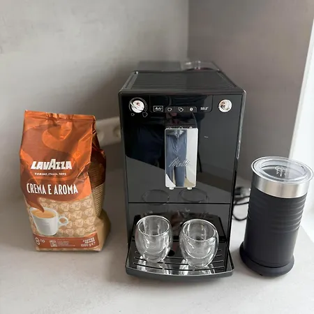 2 Zimmer, Zentral, Ruhig, Balkon, Hochwertig Eingerichtet *