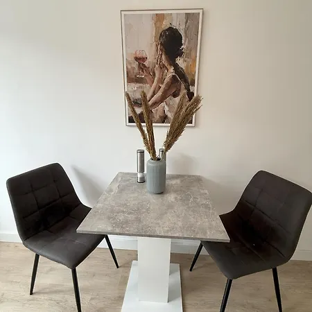 2 Zimmer, Zentral, Ruhig, Balkon, Hochwertig Eingerichtet Hannover