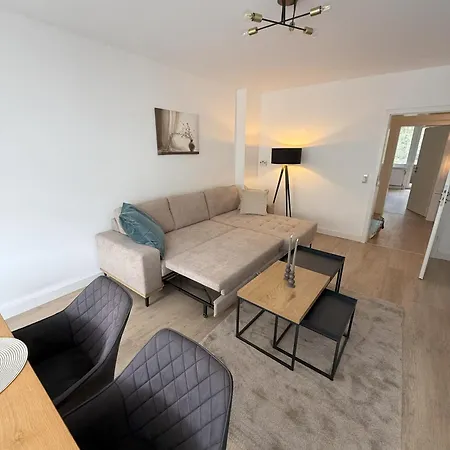 Lägenhet 2 Zimmer, Zentral, Ruhig, Balkon, Hochwertig Eingerichtet *